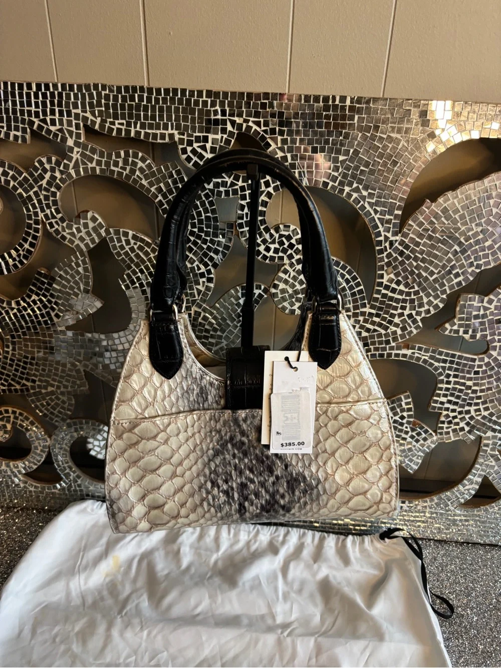 ⭐️Brahmin‎ Satchel in Black and Cream